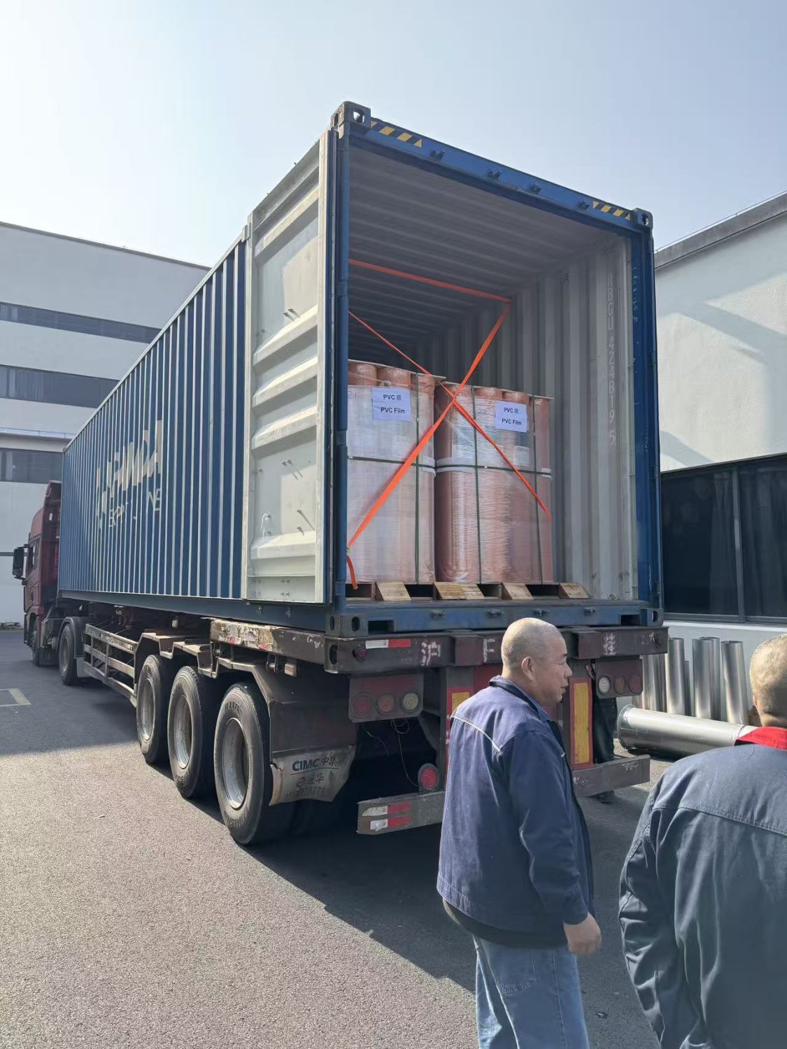 Xe chở màng film pvc từ kho Dongyi (2)