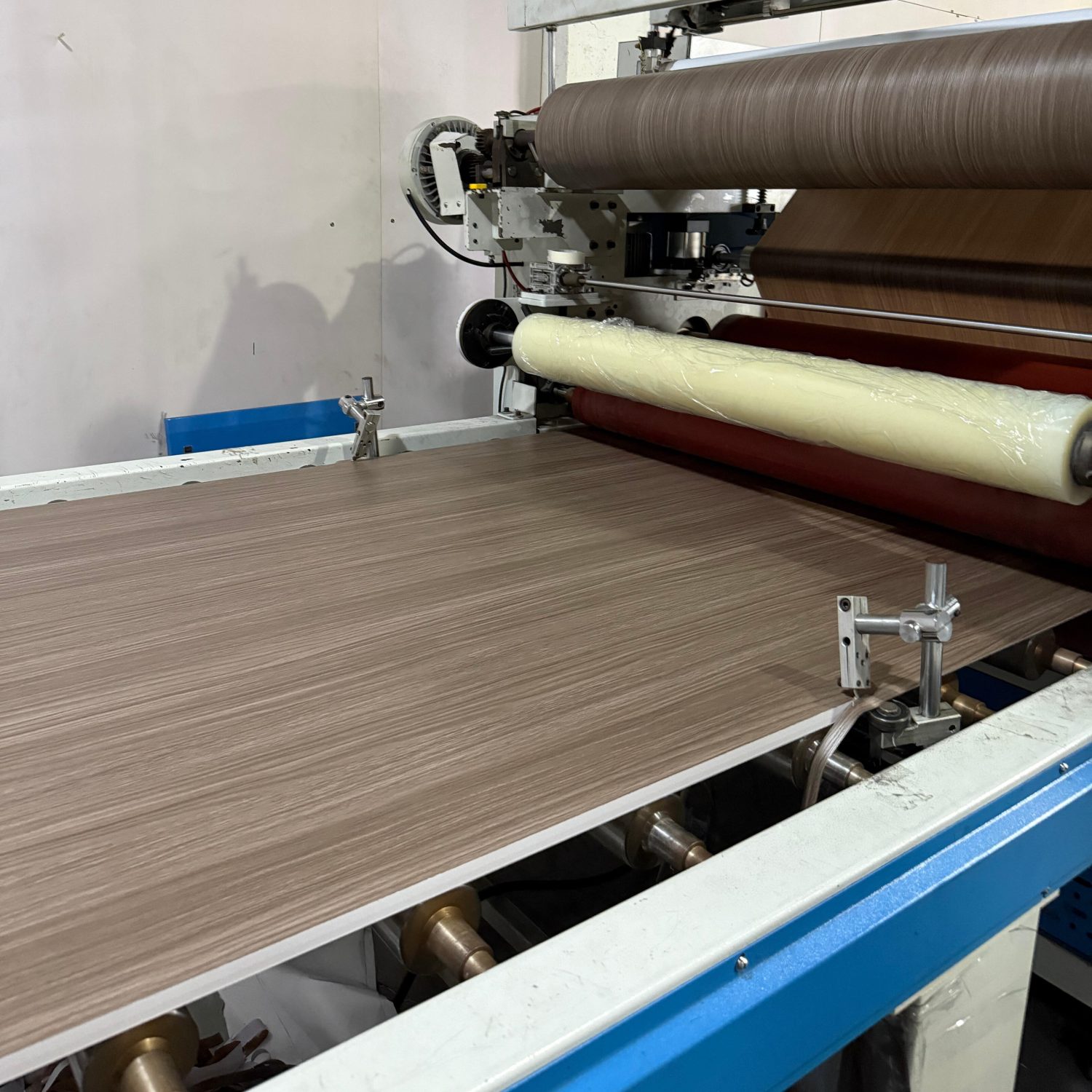 Cốt gỗ MDF là lựa chọn hoàn hảo nhất để ép màng PVC